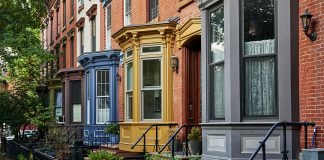 Manhattan Buyers Vote Thumbs Down on Trophy Homes