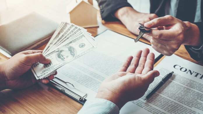 Customer,Sign,Agreement,Buying,Home,,salesman,Receive,Money,After,Good