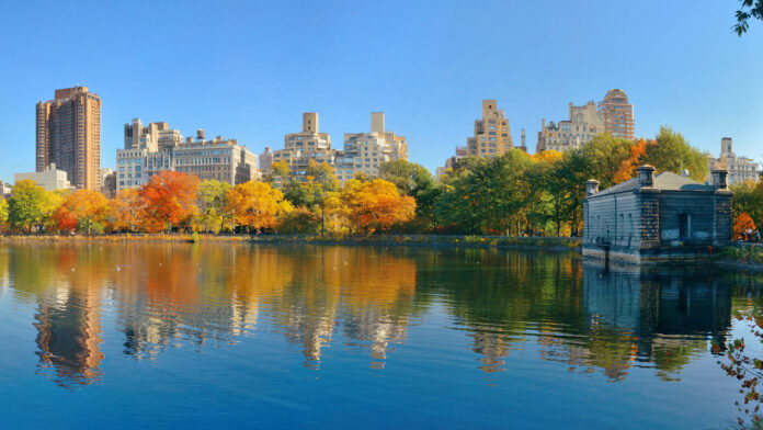 Central,Park,Manhattan,East,Side,Luxury,Building,Panorama,Over,Lake