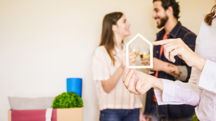 Real,Estate,Agent,Offer,House.,Property,Insurance,And,Security,Concept.