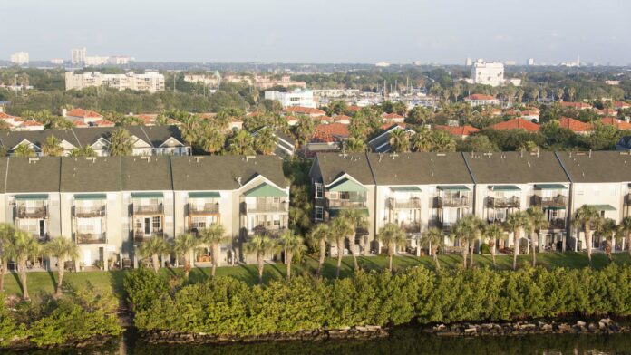 The,Green,Residential,District,By,The,Water,In,Tampa,City