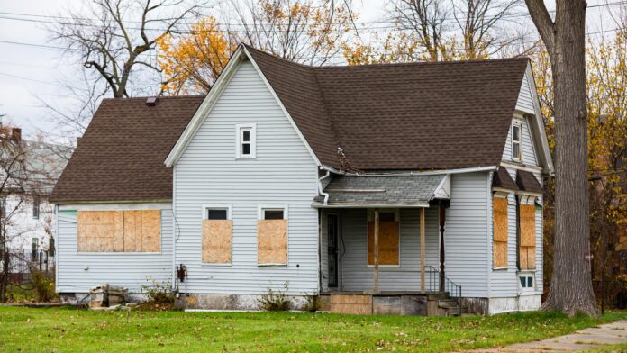 Abandoned,Home,In,Detroit,,Michigan.,This,Is,A,Deserted,Building