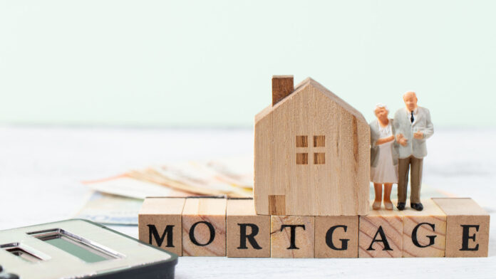 An,Elderly,Couple,Mortgages,Home,(including,Reverse,Mortgage)