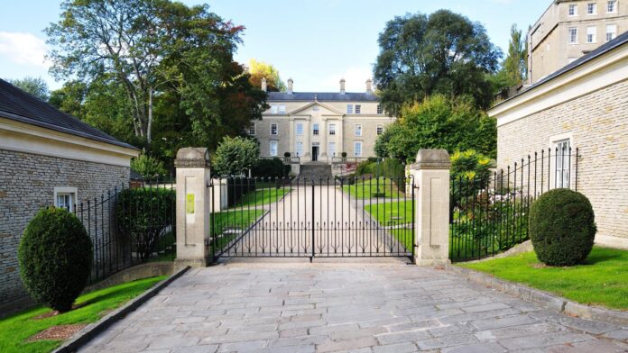 Decade-High Price Gains for London's High-End Rental Market