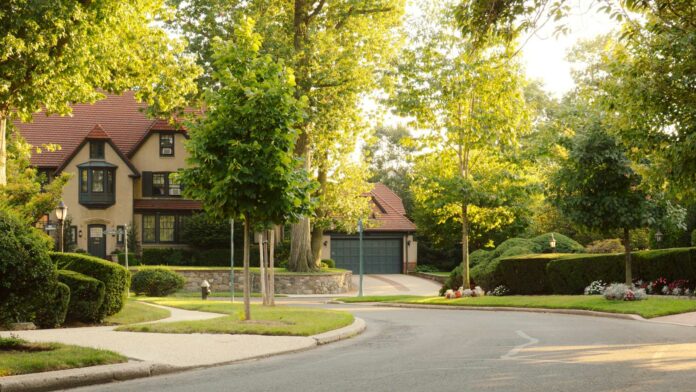 Forest,Hills,,Ny/,Usa-,8-12-19:,Picturesque,Suburban,Streets,Forest,Hills