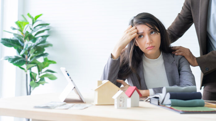 Real,Estate,Problem,With,Realtor,,Lawyer,Or,Architect,,Clients,Having