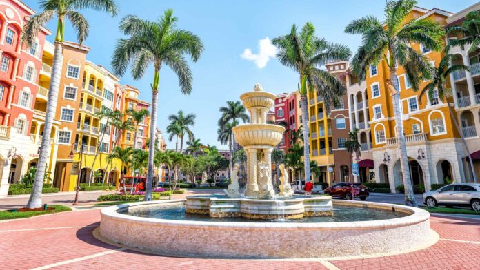 Naples,,Usa,-,April,30,,2018:,Bayfront,Condos,,Condominiums,Colorful,