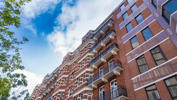Manhattan Apartment Sales Explode to Three-Decade High
